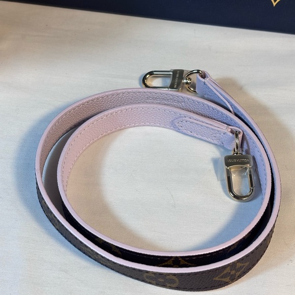 Gorgeous Louis Vuitton Monogram Lilac Strap - Picture 3 of 7